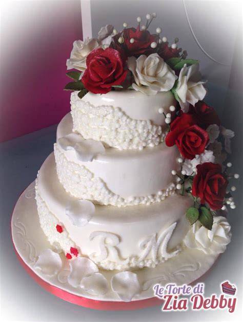 Rose rosse e bianche in pasta di zucchero
