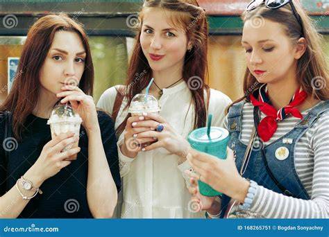Gruppo di donne che si divertono
