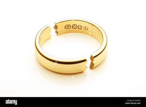 Simbolo di un anello nuziale spezzato