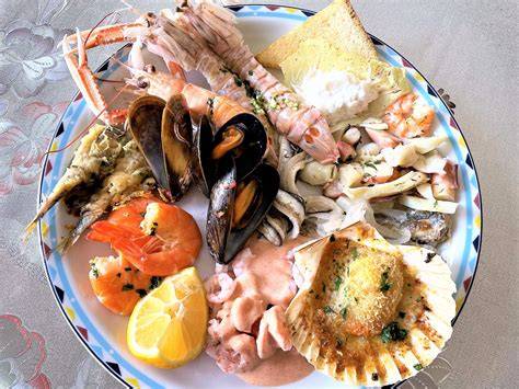 Immagine di un piatto di pesce fresco