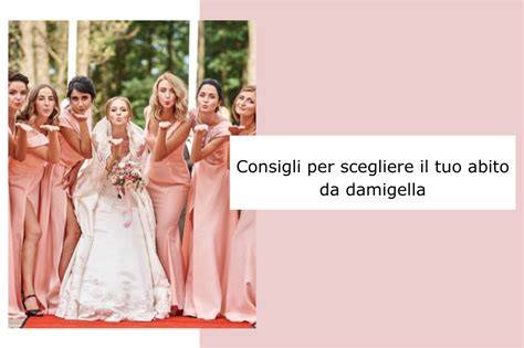 Donne che provano abiti da damigella in un negozio