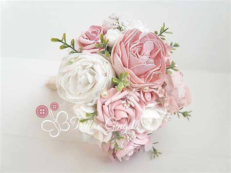 Bouquet di peonie rosa e bianche