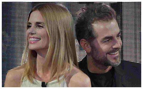 Filippa Lagerback che assiste Daniele Bossari