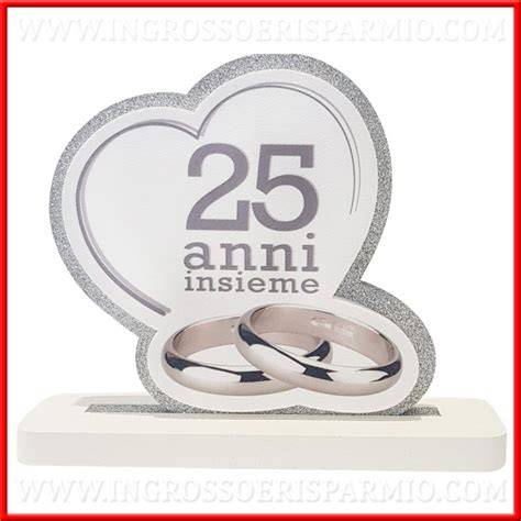 Simbolo di 25 anni di matrimonio: anello d'argento