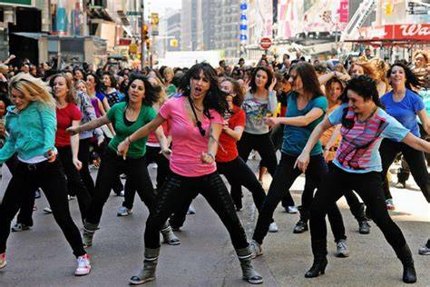 invitati che ballano in flash mob