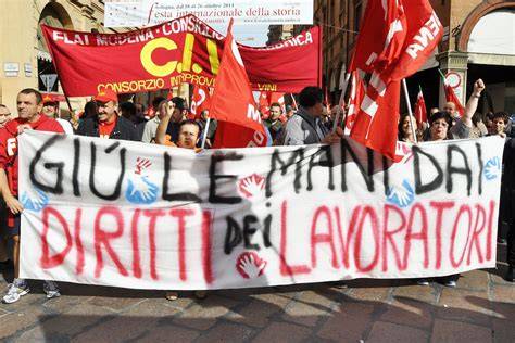 Manifestazione di lavoratori per i diritti sindacali