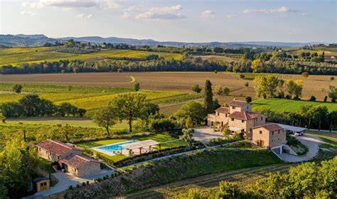 Antico casale toscano con sala ricevimenti