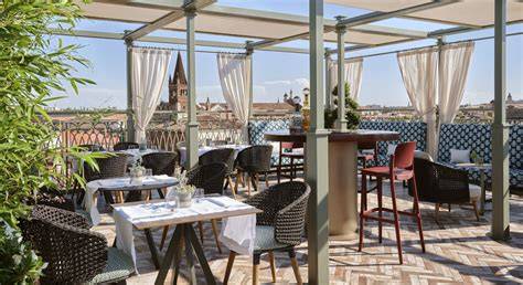 Terrazza del Piper con vista su Verona di notte