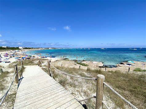 Spiaggia di Formentera con acque turchesi
