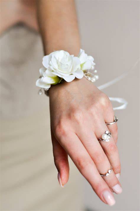 Corsage floreale per damigella