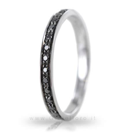 Anello nuziale in oro nero da uomo con inserti in oro
