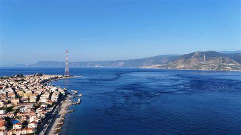Panorama di Messina con il suo stretto