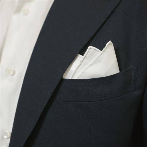 Fazzoletto da taschino piegato a sbuffo