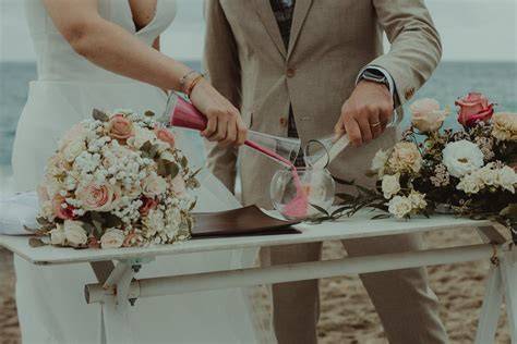 Esecuzione del rito della sabbia durante un matrimonio