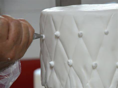 Torta nuziale effetto trapuntato
