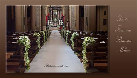 Allestimento matrimonio con fiori e nastri