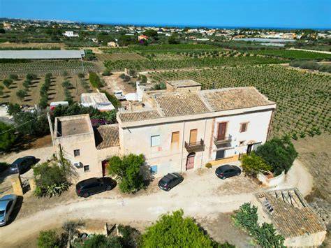 Architettura tradizionale siciliana di un baglio