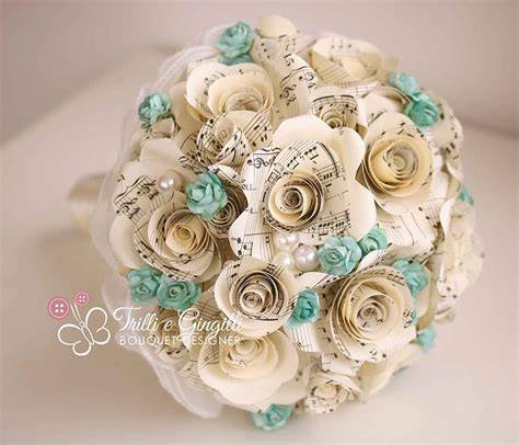 Bouquet per damigelle bambine con fiori di carta e bottoni