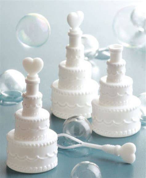 Bolle di sapone a forma di torta nuziale con cigno
