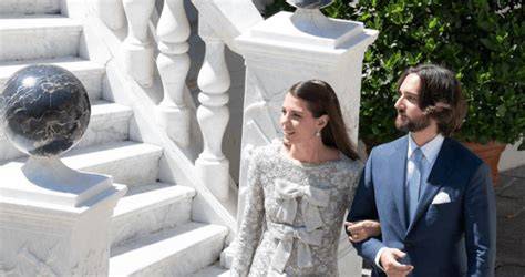 Charlotte Casiraghi e Dimitri Rassam sorridenti durante il matrimonio