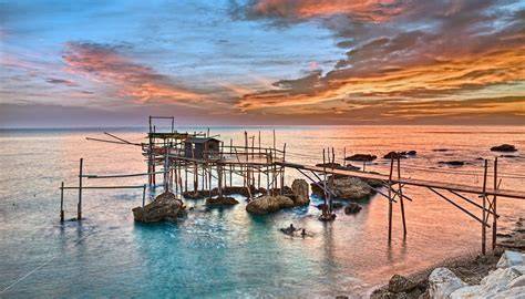 Panorama della costa abruzzese con trabocchi