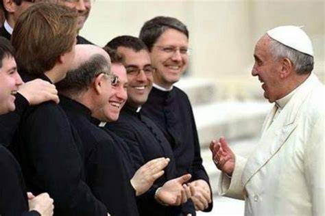 Schema che illustra le diverse posizioni sul celibato sacerdotale