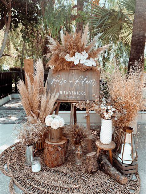 Aperitivo boho chic con fiori e succhi freschi