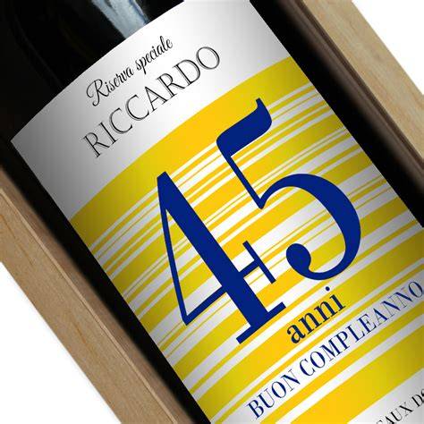 bottiglia di vino con etichetta personalizzata