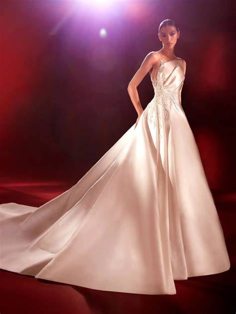Tessuti pregiati per abiti da sposa: mikado, organza, pizzo