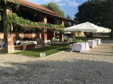 Veranda di Cascina Selva con vista sul cortile