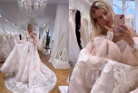 Clizia Incorvaia con il secondo abito da sposa scintillante