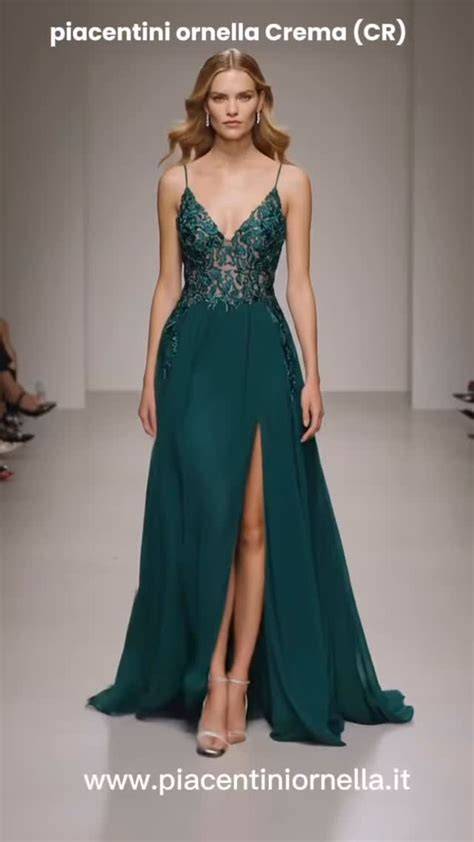 Diversi modelli di abiti lunghi in chiffon