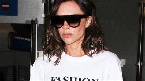 Victoria Beckham con maglietta ironica