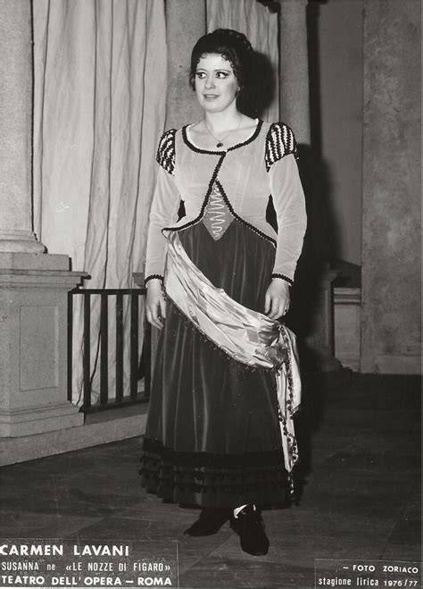 Carmen Lavani in costume di scena