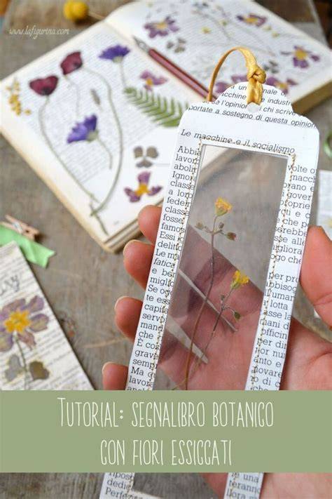 dettaglio copertina album nozze con fiori essiccati e tela blu