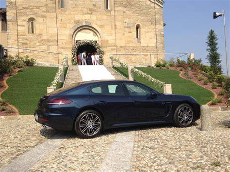 Auto sportive di lusso per matrimoni