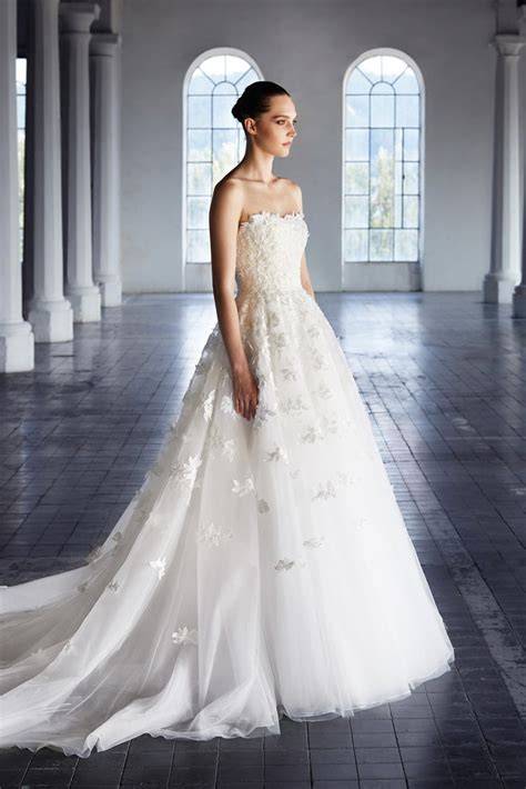 Dettaglio di un abito da sposa Peter Langner con ricami artigianali