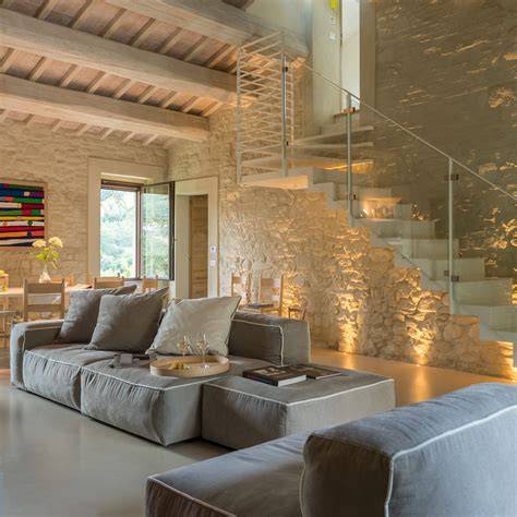 Interni di una casa moderna arredata con gusto