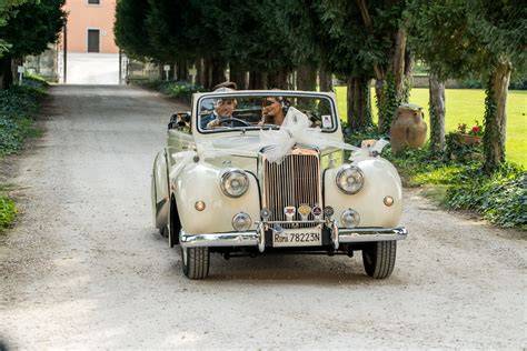 Noleggio auto d'epoca per matrimoni a Pienza