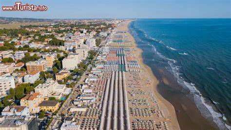 Panorama della Riviera Romagnola con spiaggia e mare