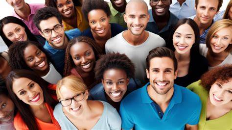 immagini di persone che svolgono diverse attività: lavoro d'ufficio, in piedi, sport, viaggio