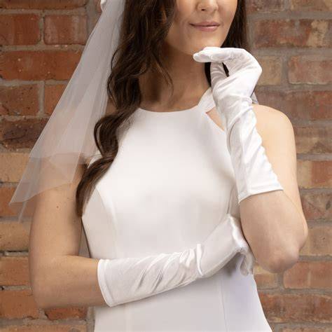 Accessori da sposa: veli, scarpe, guanti