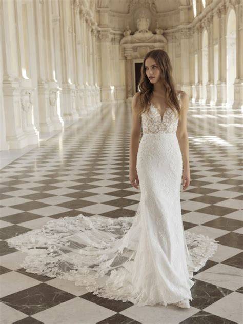 Abiti da sposa Martina Liana con pizzi e dettagli romantici