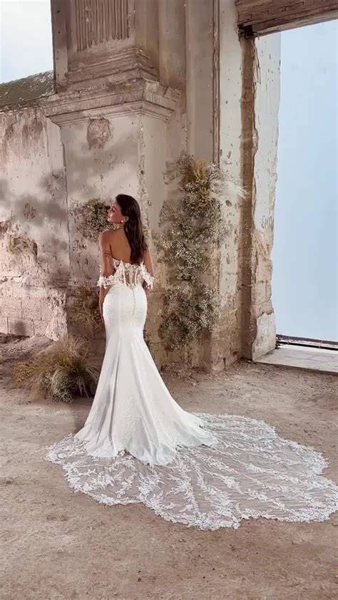 Dettagli di un abito da sposa Martina Liana: corsetto e pizzo