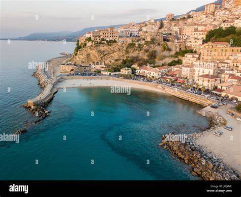 Vista panoramica di Pizzo con il castello