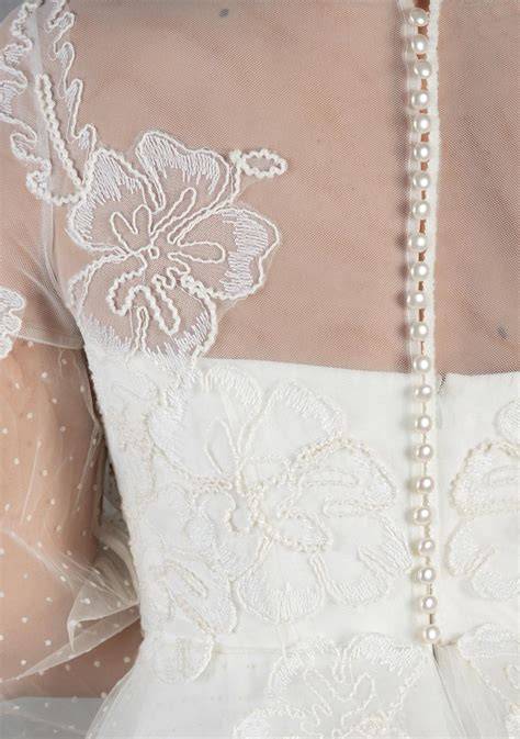 Dettagli di abiti da sposa su misura