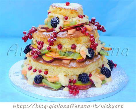 Naked cake con frutta fresca