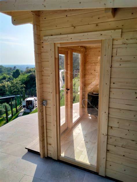 Sauna all'aperto con vista giardino