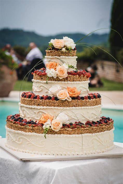 Esempi di torte nuziali a un livello di diverse forme