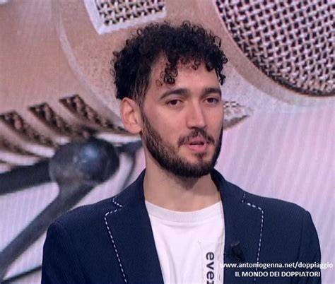 Flavio Aquilone in studio di doppiaggio